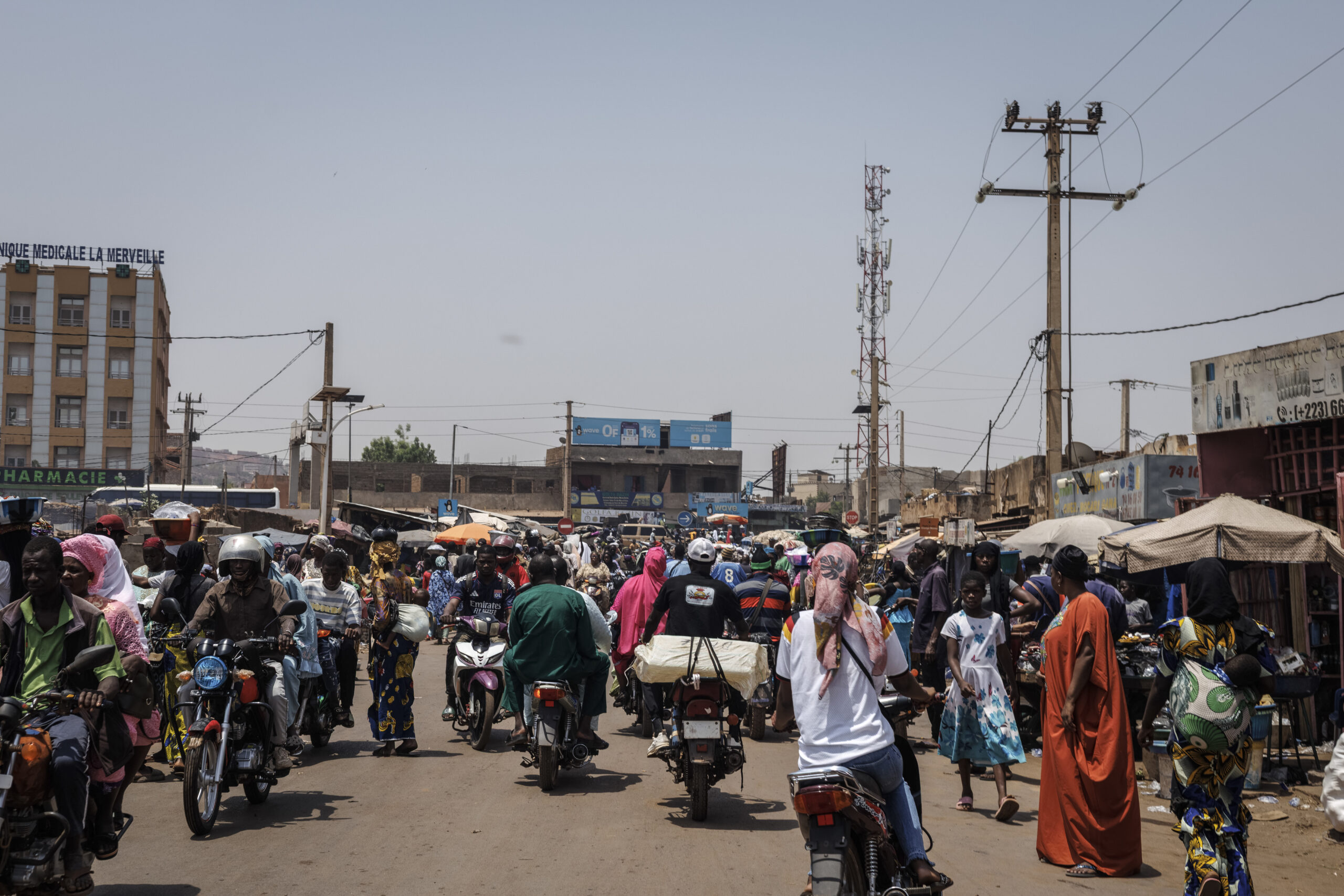 Jefe de la junta militar de Malí recibe al embajador de Rusia