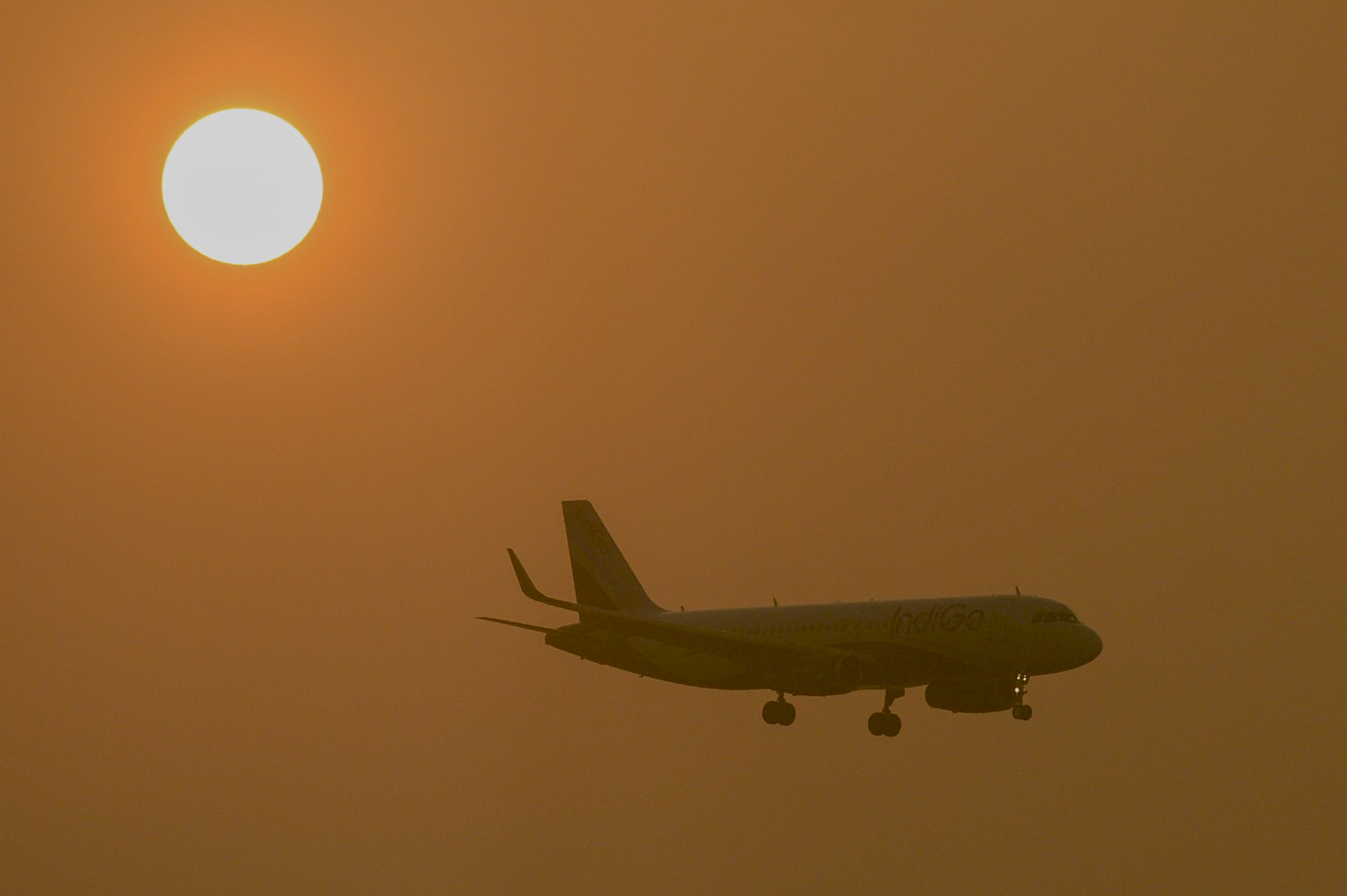 Flugbenzin in Indien stark verteuert – Dieselpreis in Kambodscha verdoppelt