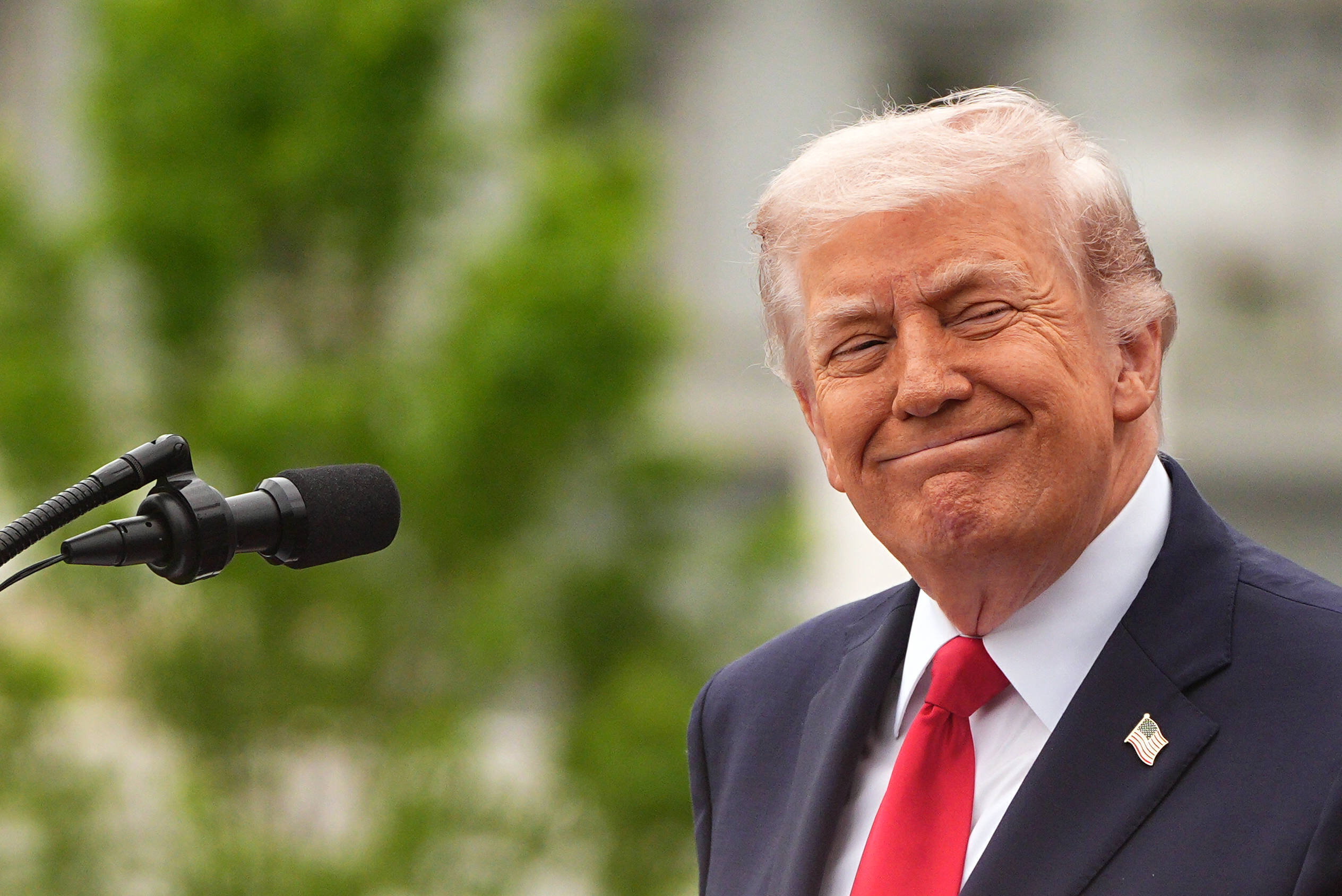 Trump pondrá su foto en los pasaportes estadounidenses