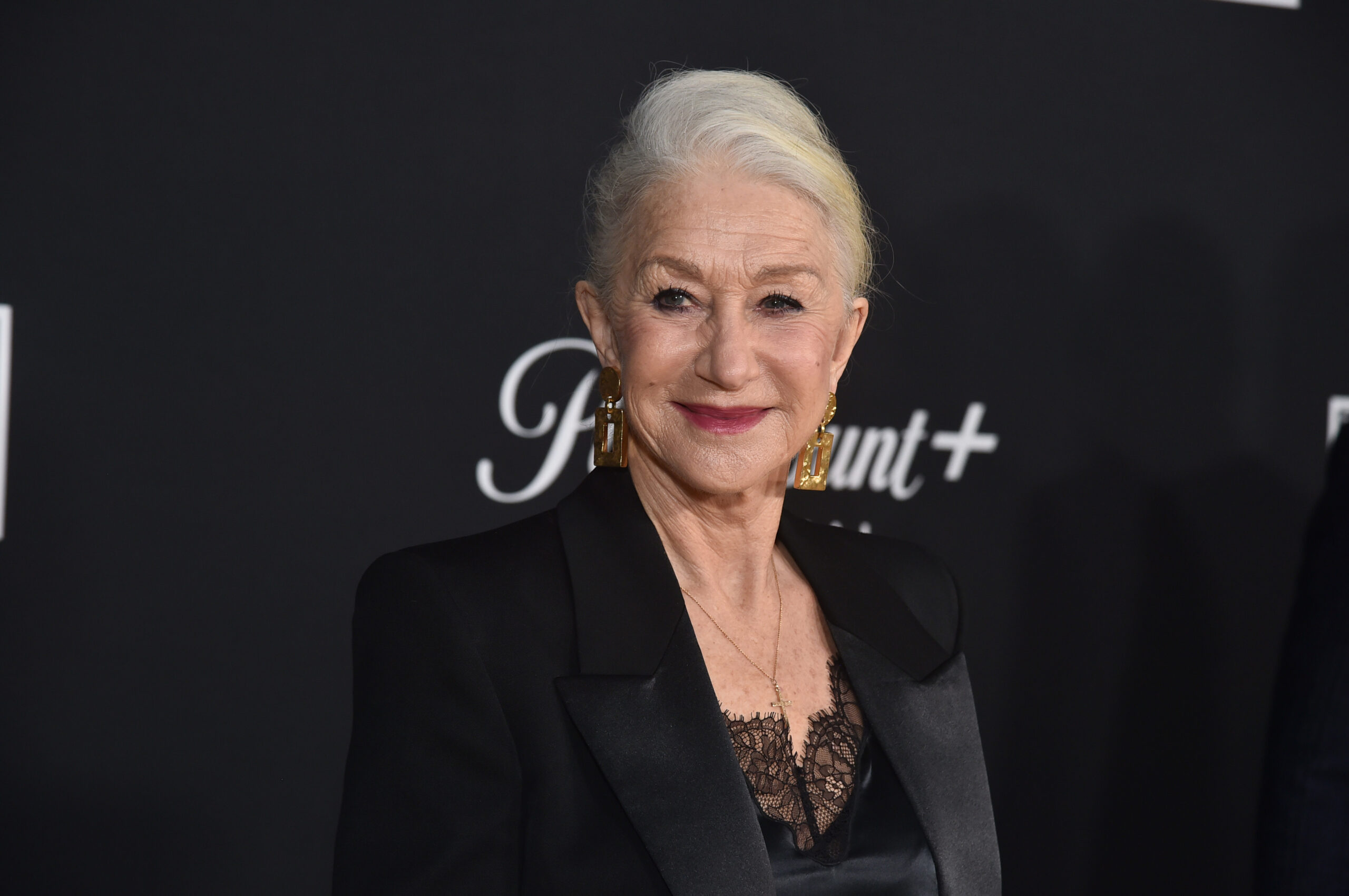 König Charles III. ehrt Oscarpreisträgerin Helen Mirren und andere Briten