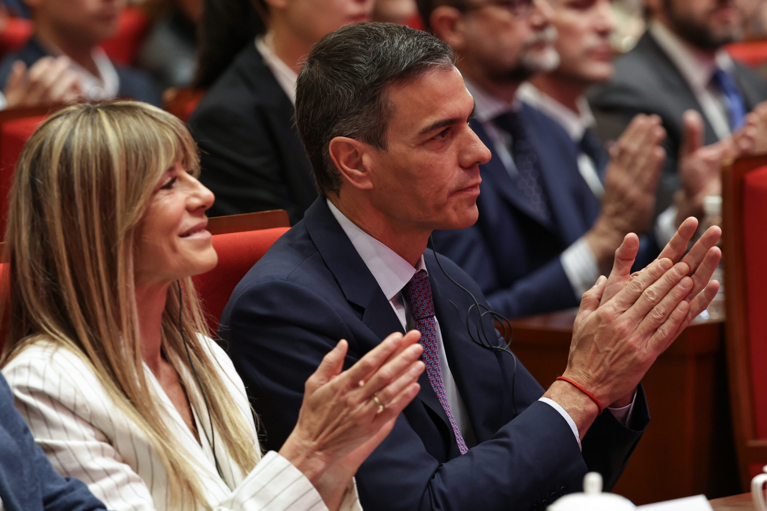 Espagne: un tribunal interdit à l’épouse du Premier ministre de quitter le pays