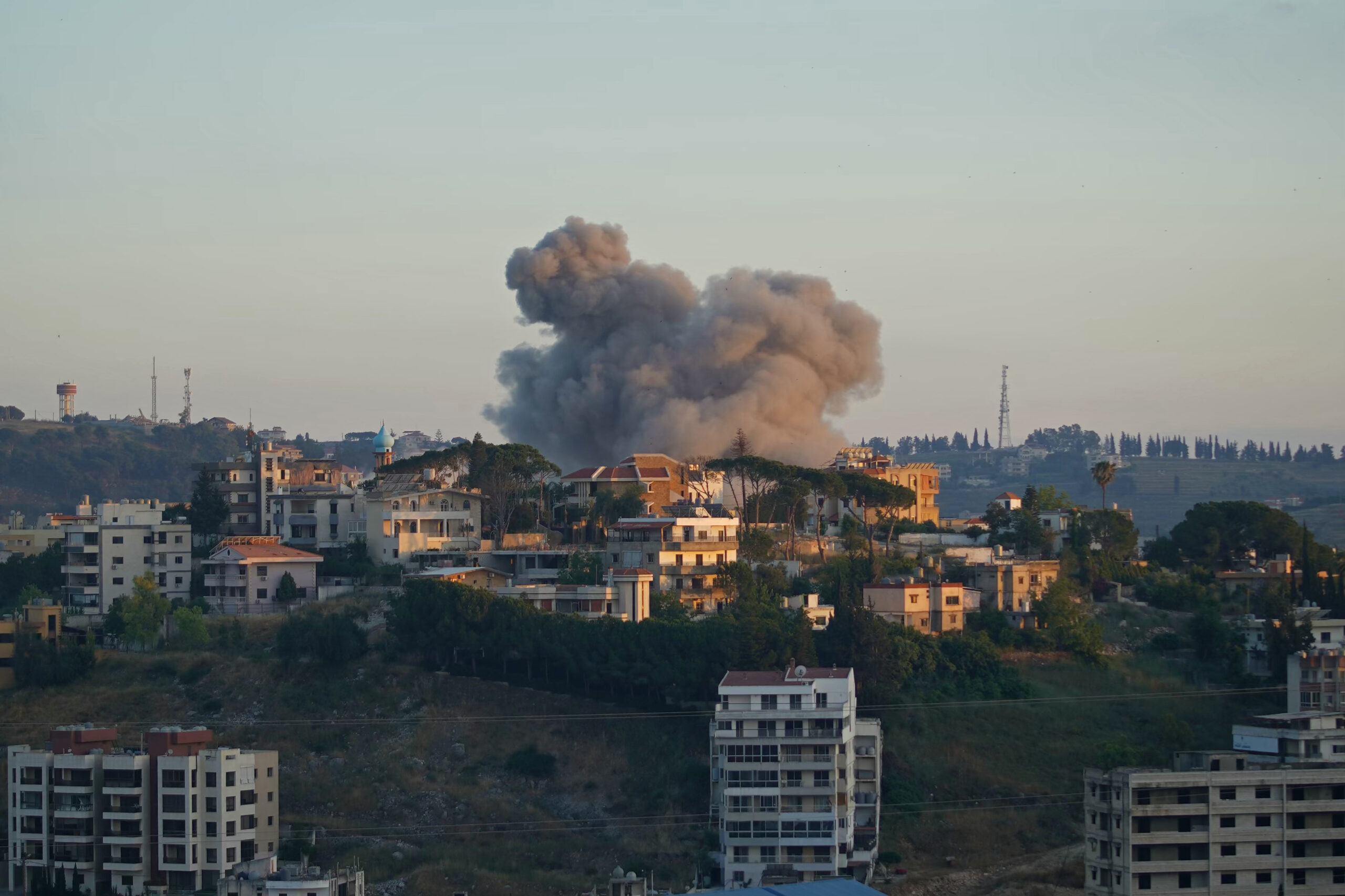 Liban: frappes dans le sud et l’est, avertissements d’Israël