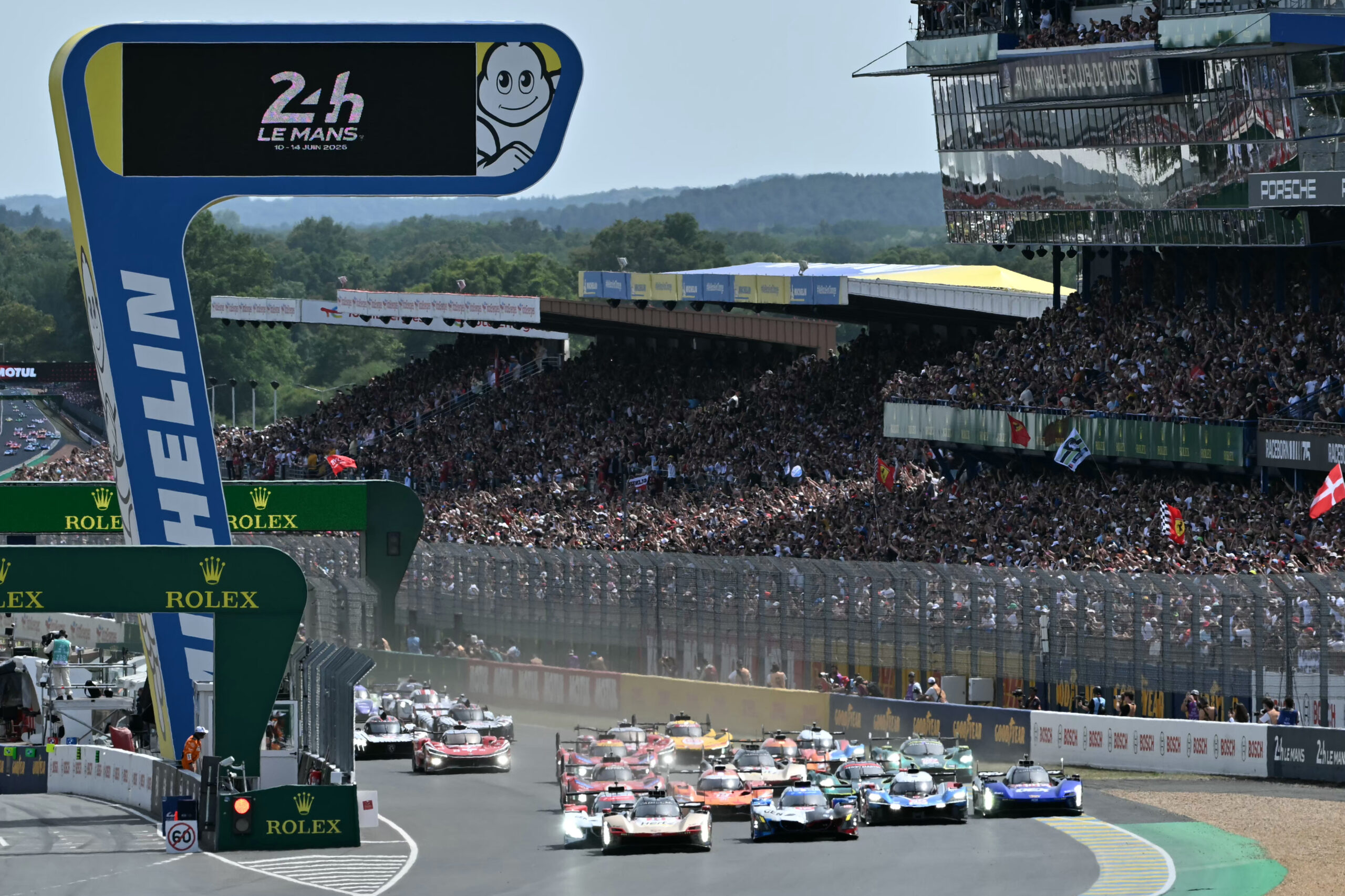 24 heures du Mans: bataille serrée en tête entre Toyota, Cadillac et BMW