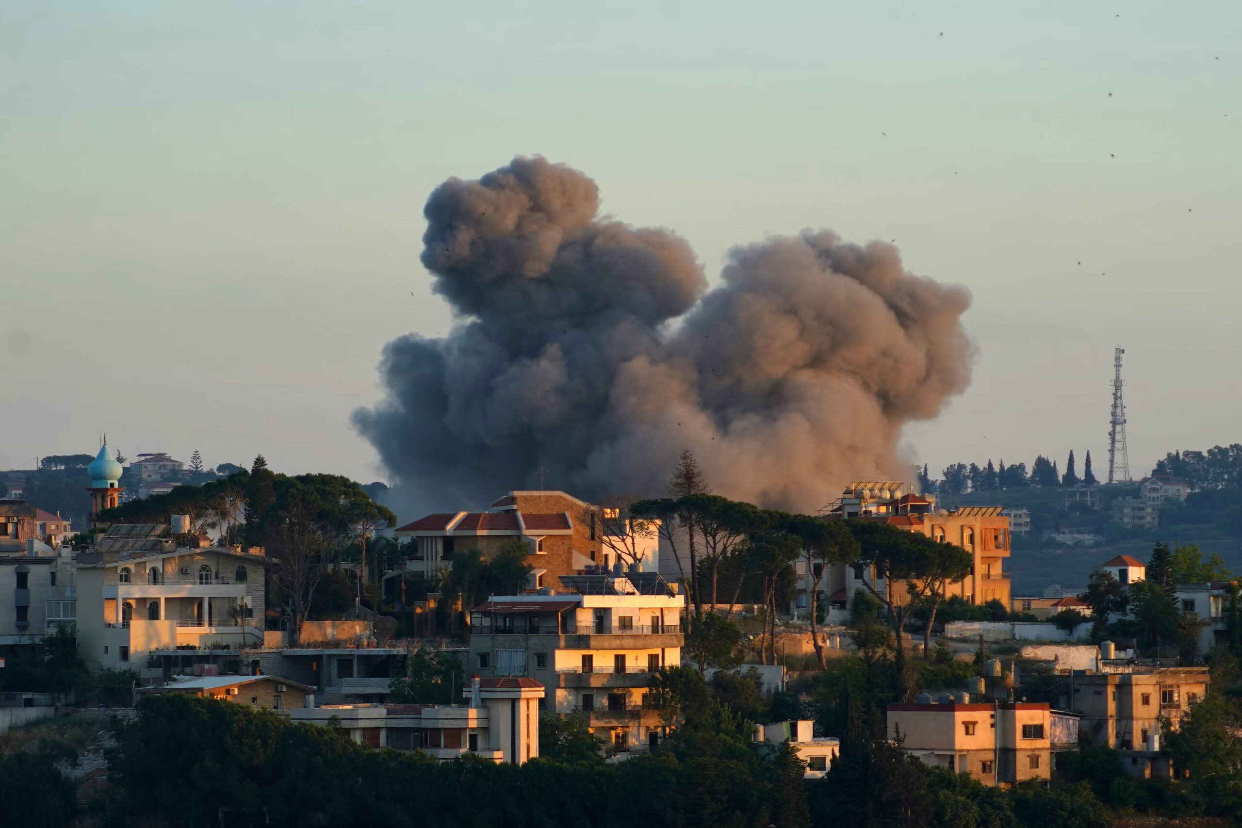 Israel fliegt nach Evakuierungsanordnung erneut Luftangriffe auf den Libanon