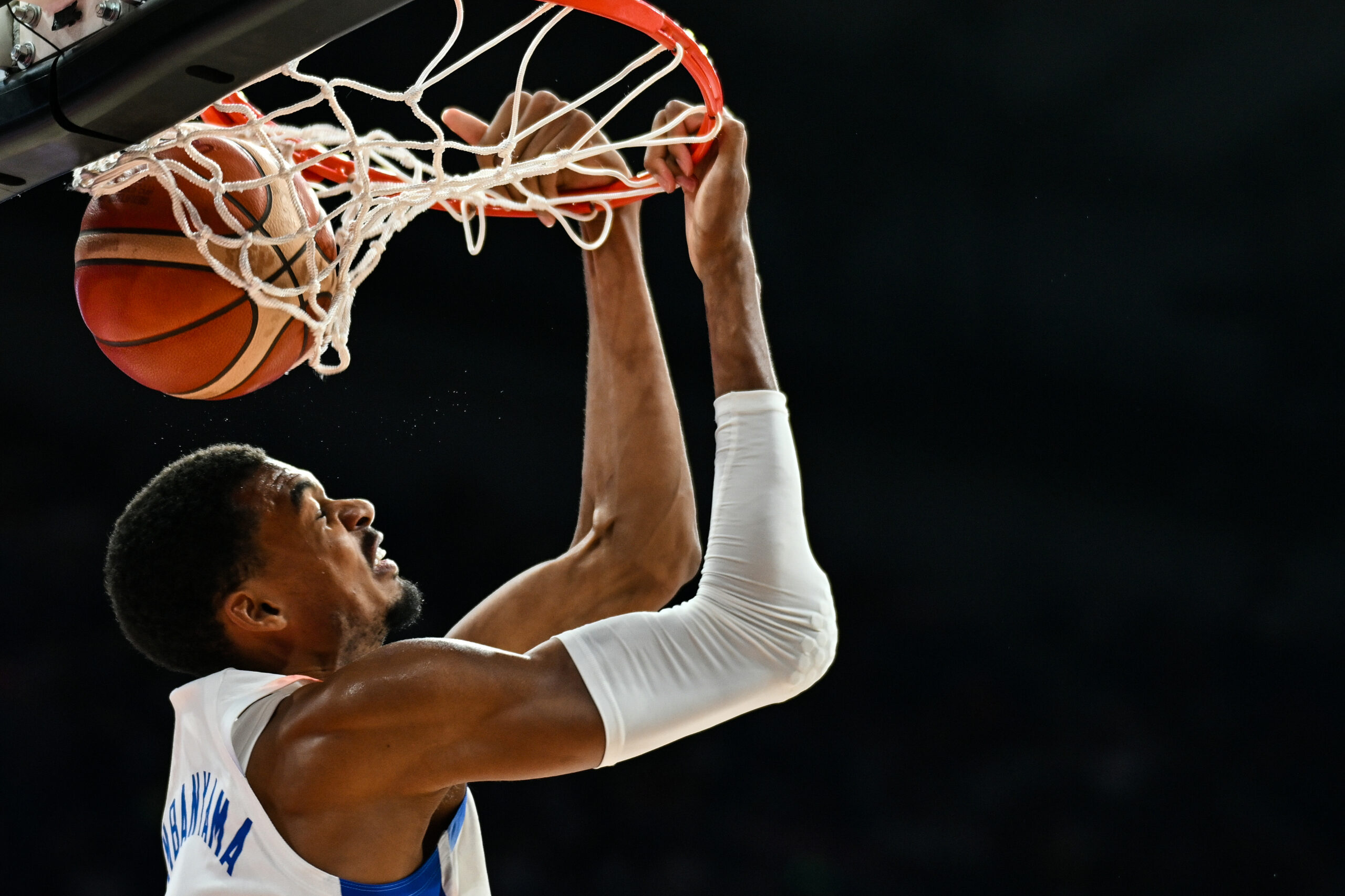 Basket: “Wemby” se remet doucement à flots, mais les Bleus coulent de peu en Serbie