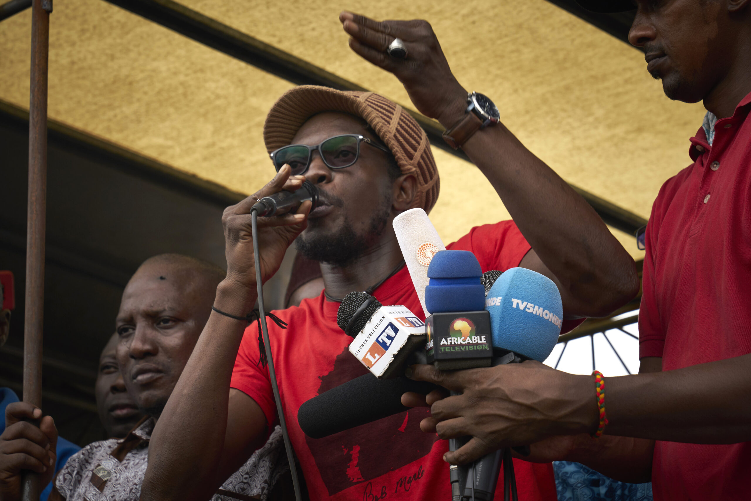 Au Mali, lourdes peines de prison pour un chroniqueur et une influenceuse critiques de la junte