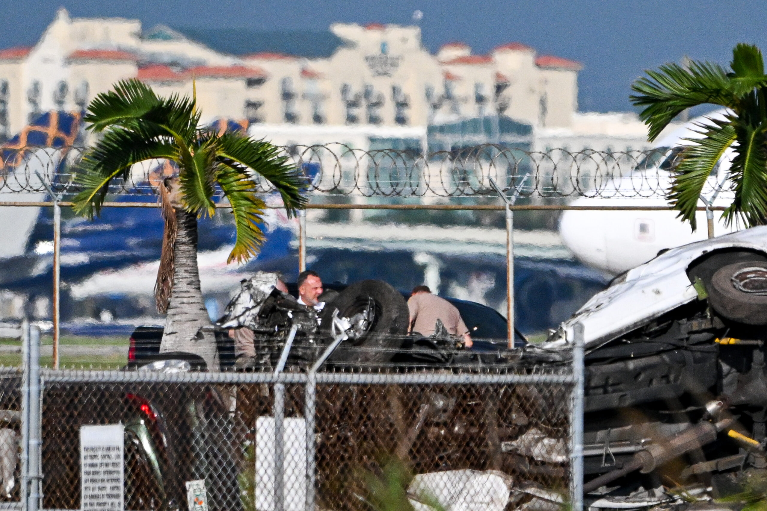 Salen del hospital los dos pilotos del avión de carga de Amazon siniestrado en Miami