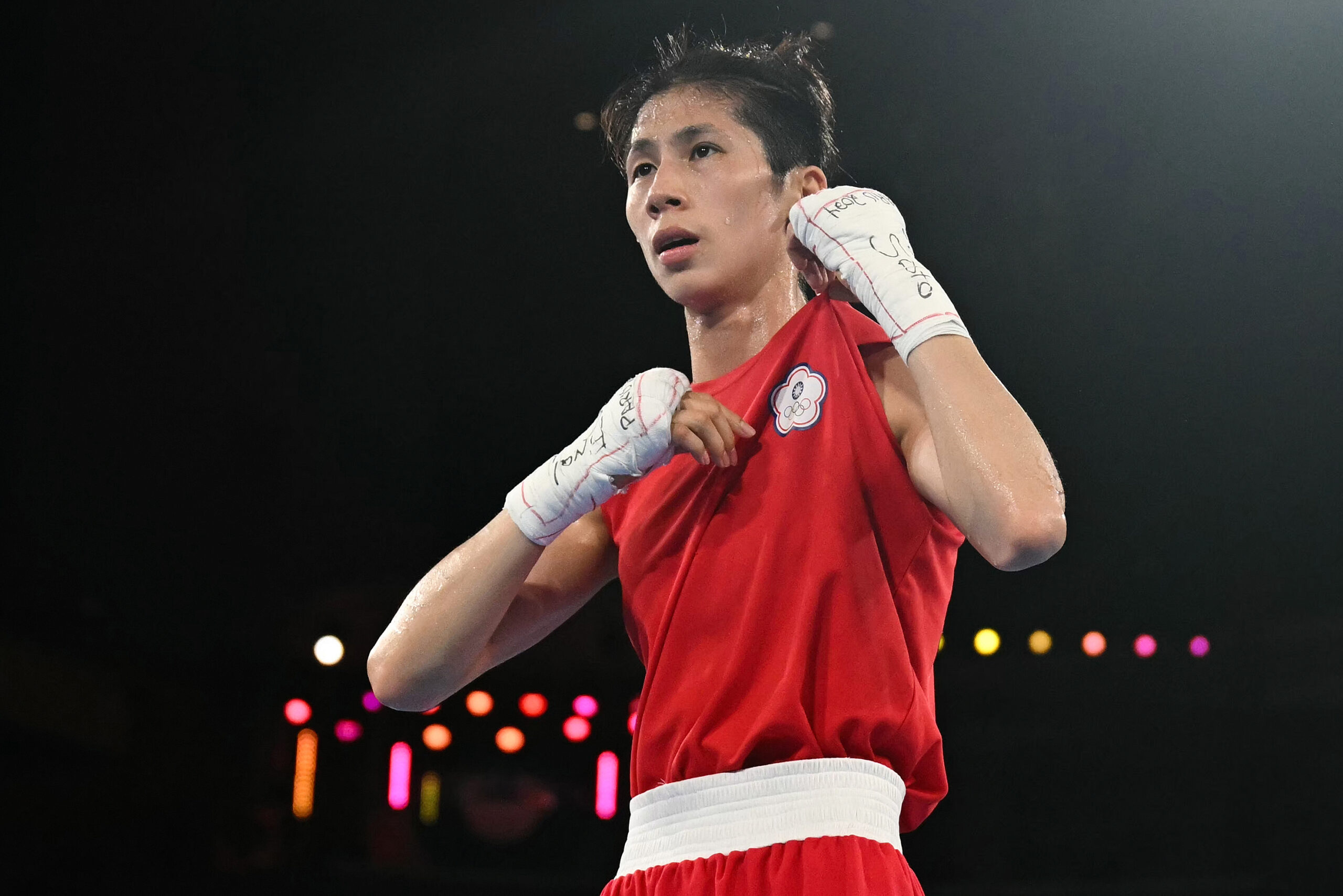 Após ouro olímpico e polêmica, boxeadora taiwanesa Lin Yu-ting segue brilhando no ringue
