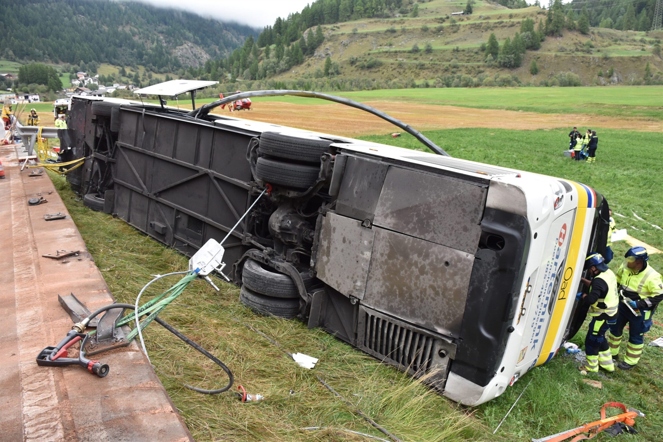 Fünf Tote und drei Schwerverletzte bei Unfall von niederländischem Bus in der Schweiz