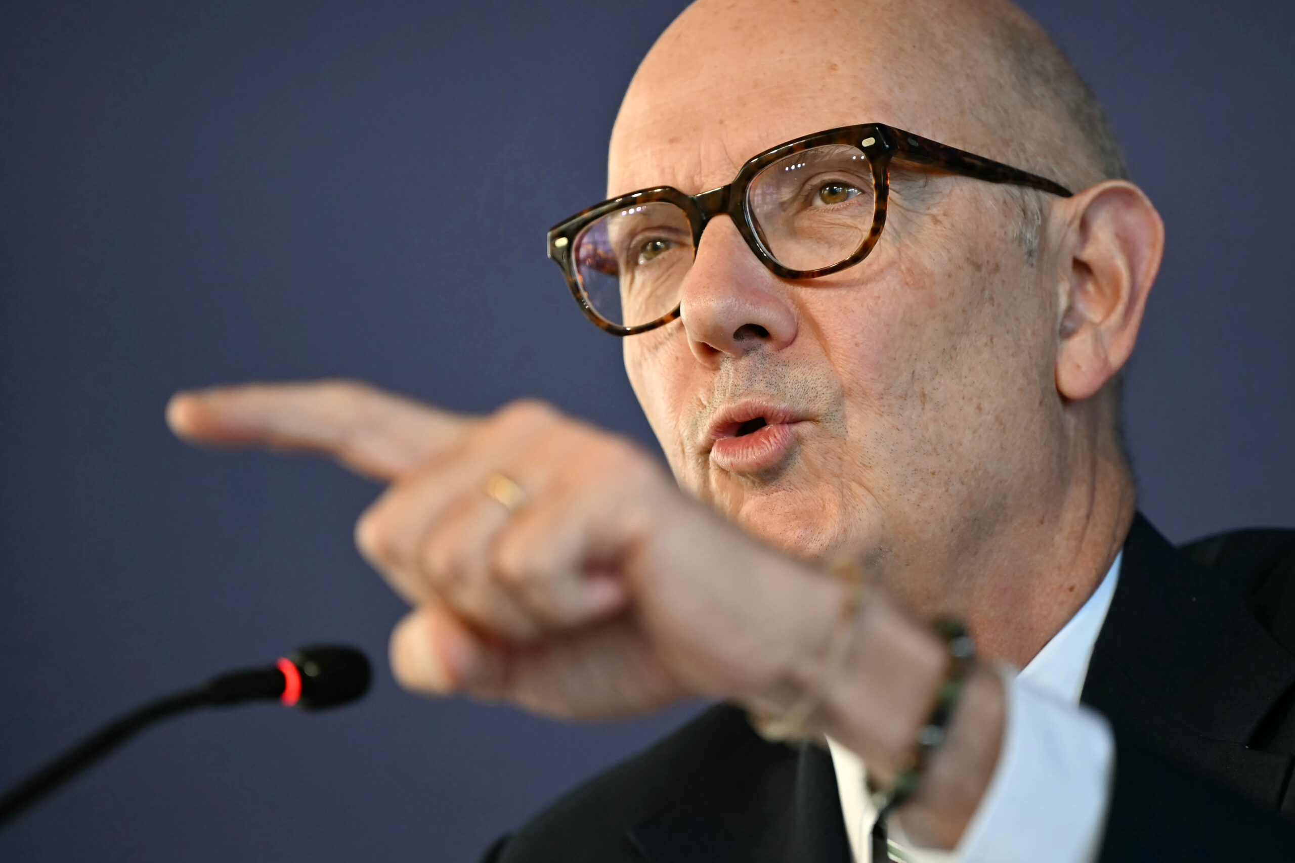 Paris rechnet erneut mit einem Defizit von mehr als fünf Prozent