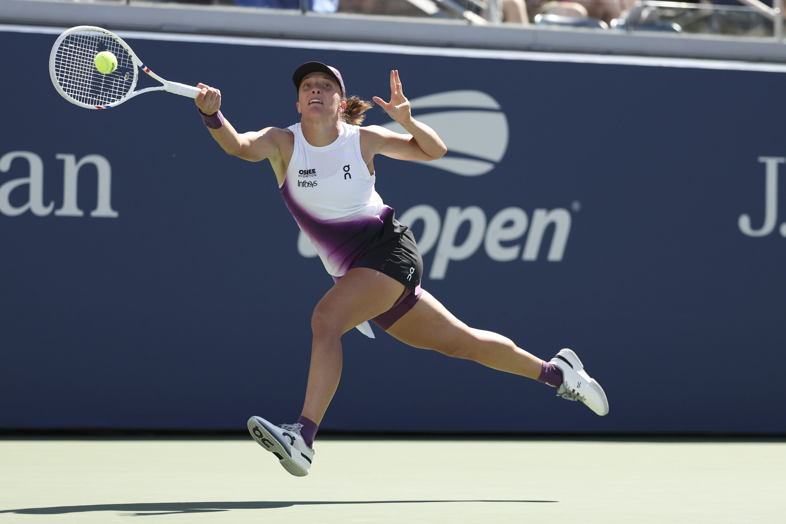 Swiatek bate Bouzkova e volta às oitavas do US Open
