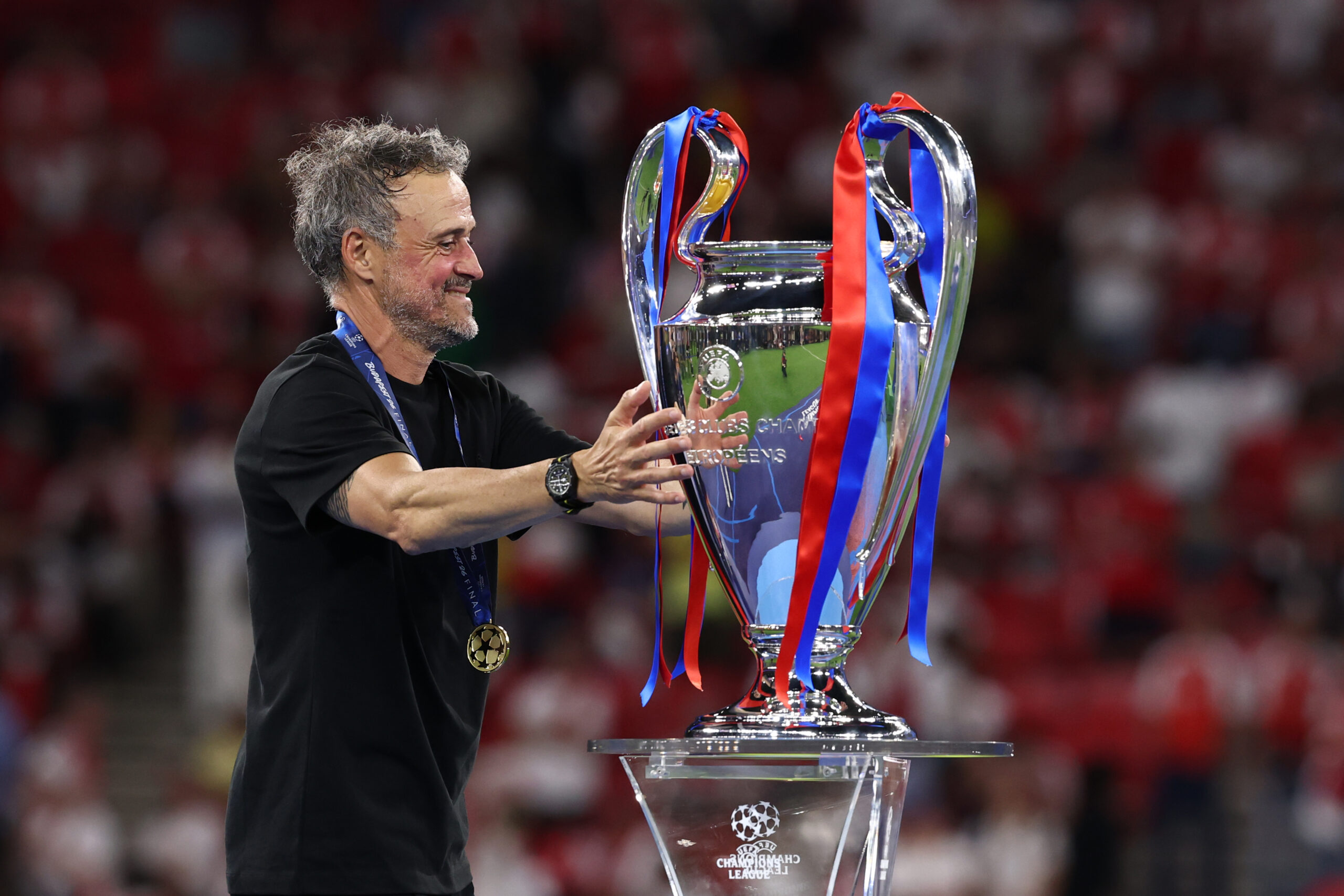 Luis Enrique renova com PSG até 2030; Beraldo até 2031