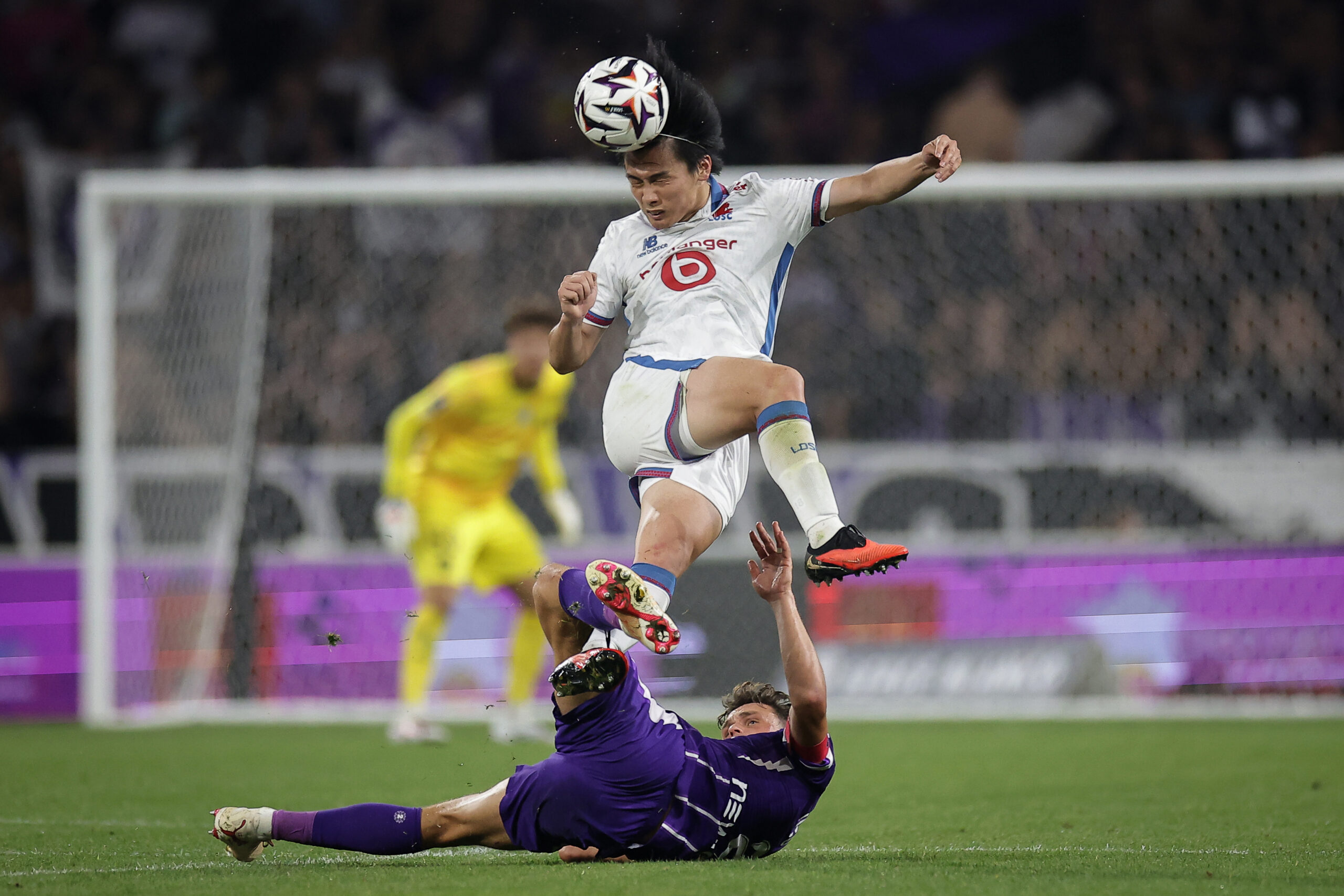 Ueda marca na estreia e Lille assume liderança provisória da Ligue 1